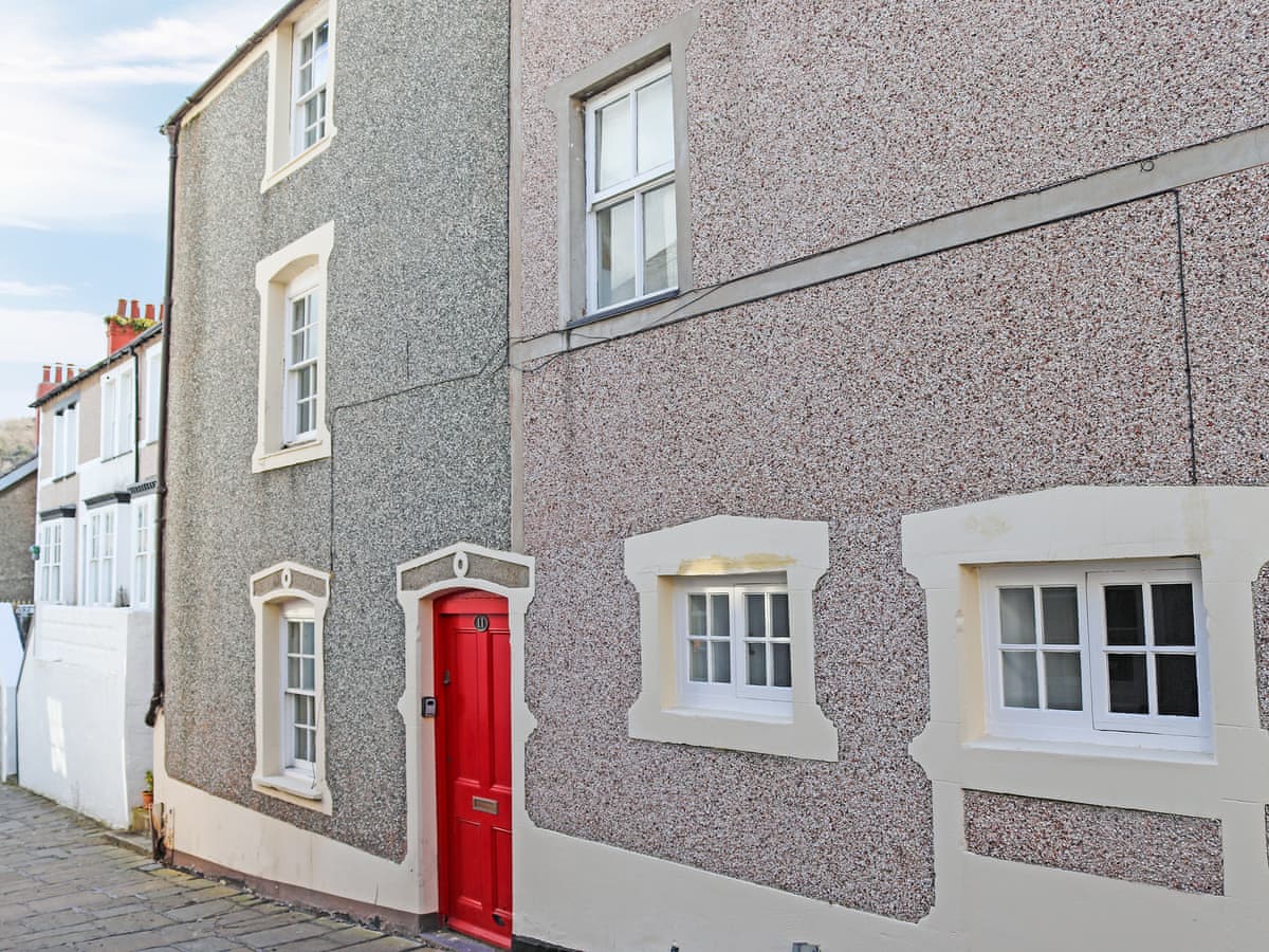 Exterior of Ty Llewelyn with its red front door
