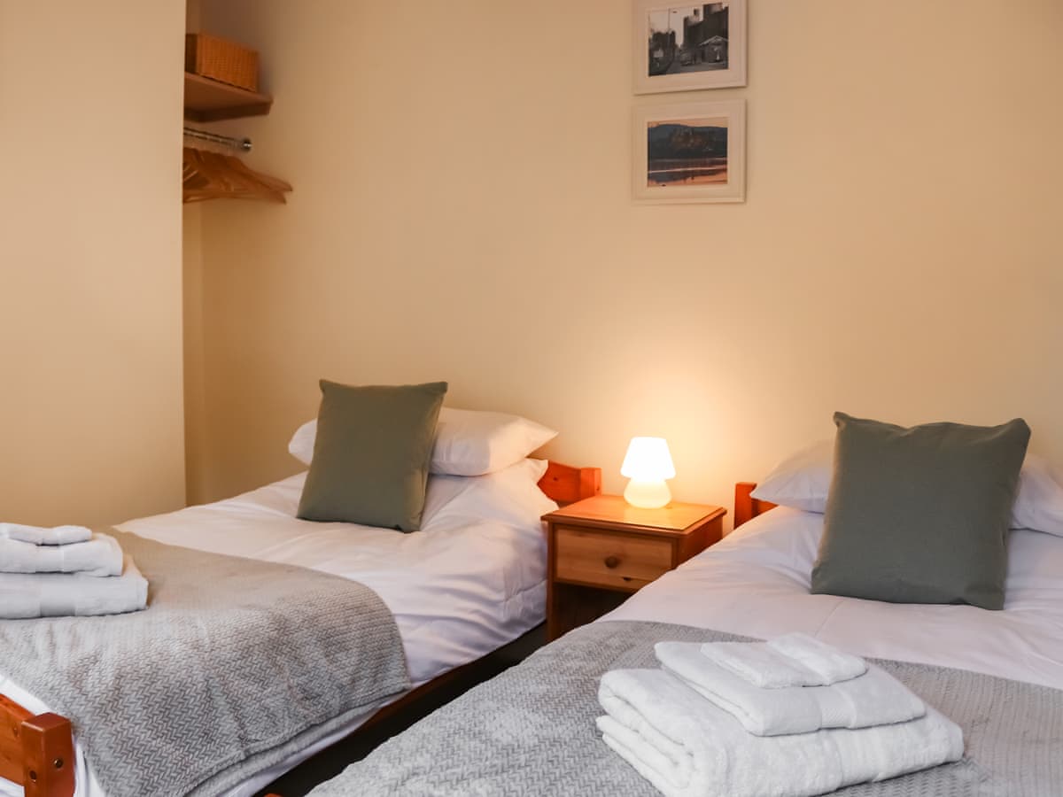 Twin beds with soft neutral decoration