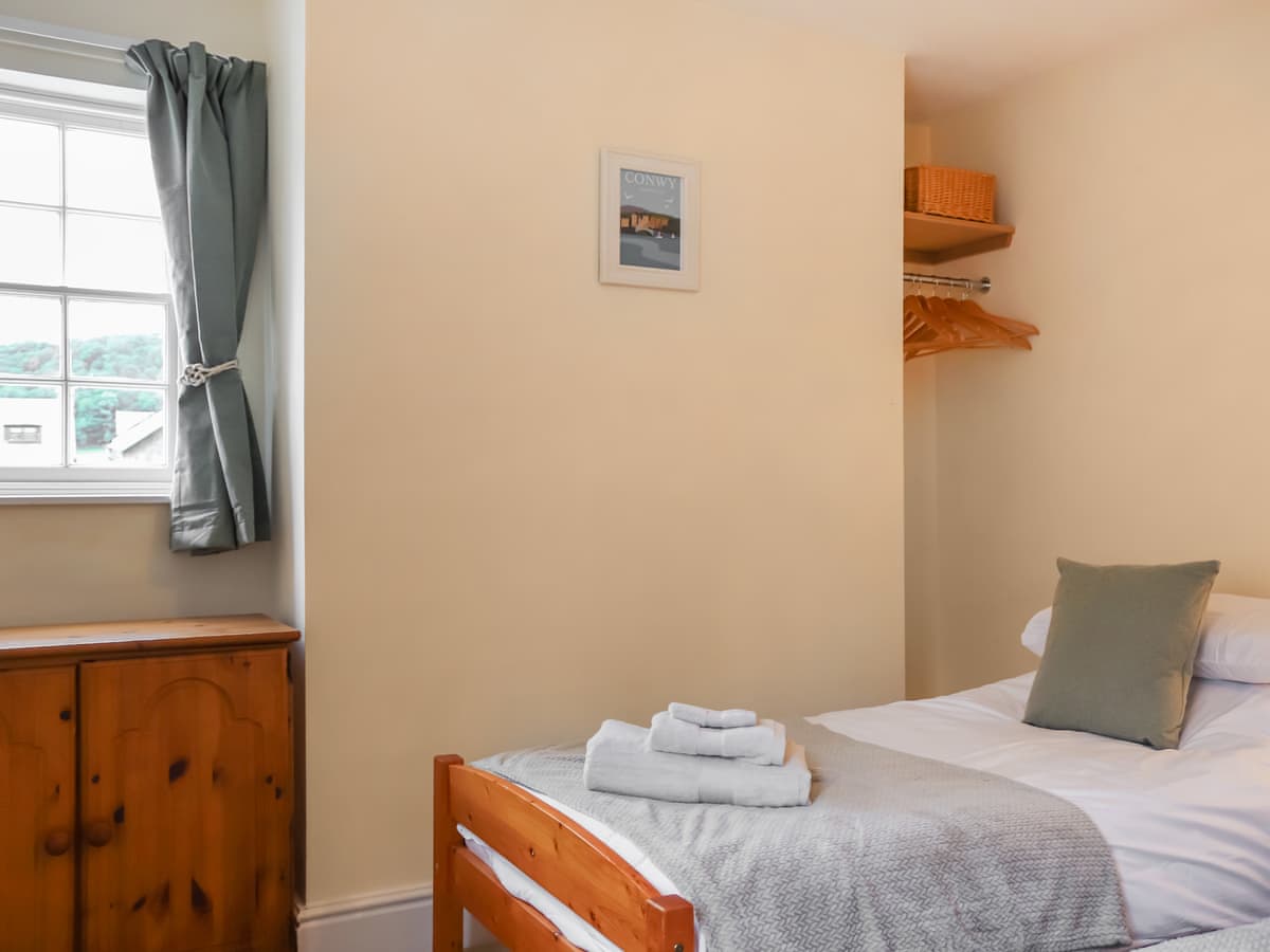Twin bedroom window and storage
