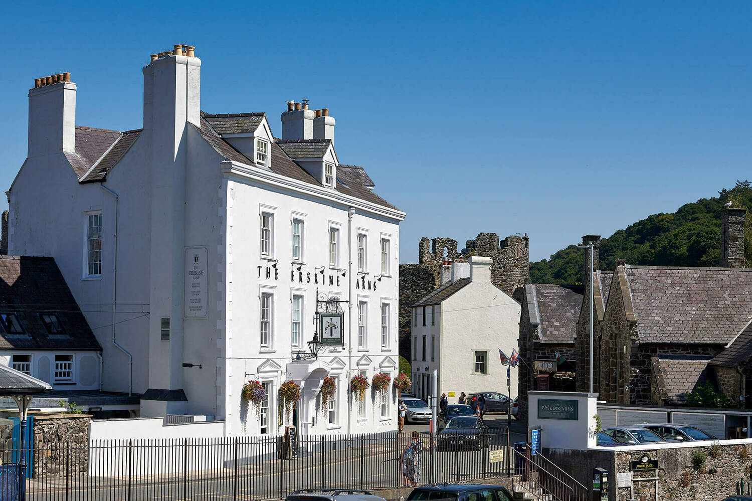 The white exterior of The Erskine Arms