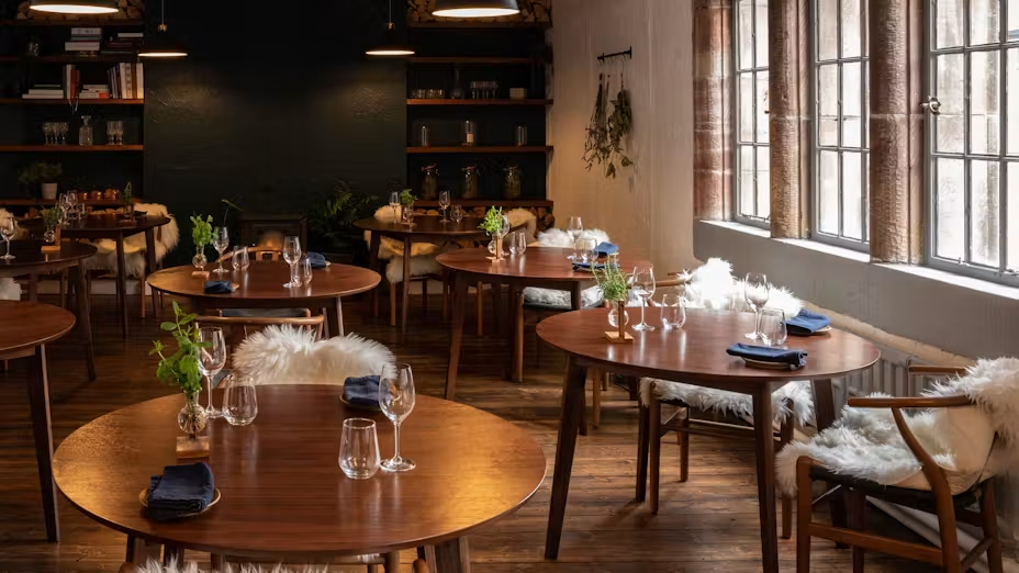 The Jackdaw dining room